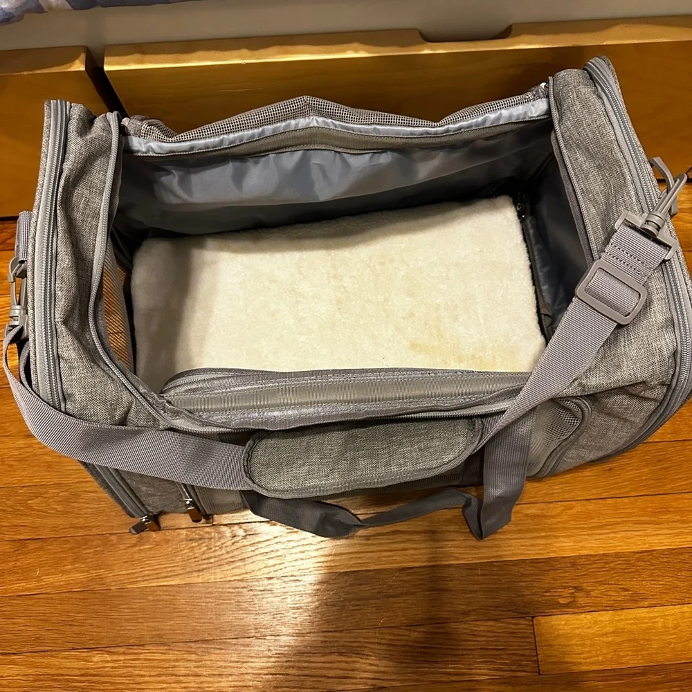 USED—Foldable Pet Carrier